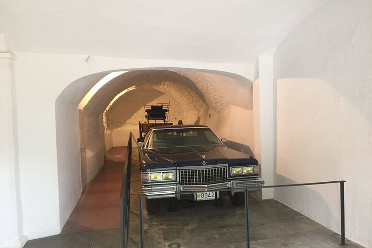 Trasferimento di andata e ritorno: Museo Dalí a Figueres con pranzo (facoltativo) — 9