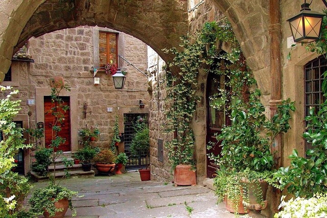 Tour privato della città di Viterbo con le tombe dei papi Palazzo del Conclave e Duomo — 5