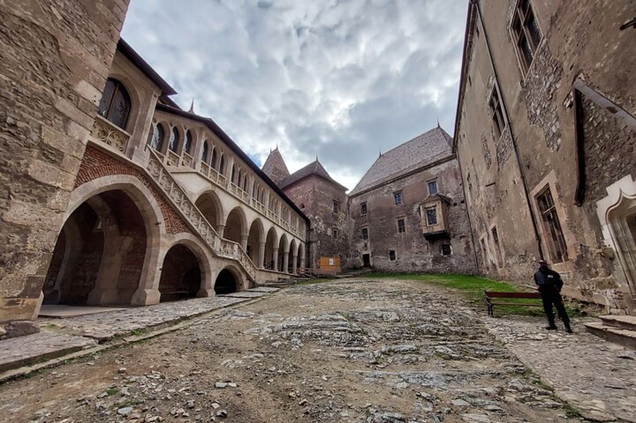 Tour Esclusivo: Castello Corvin, Alba Iulia e borghi tradizionali di Sibiu — 3