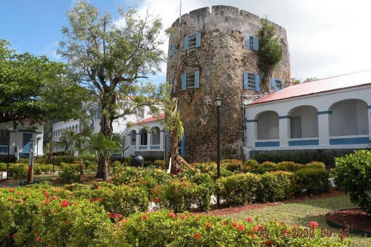Paradise Taxi & Tours USVI Airport Trasporti Hampton by Hilton — 5