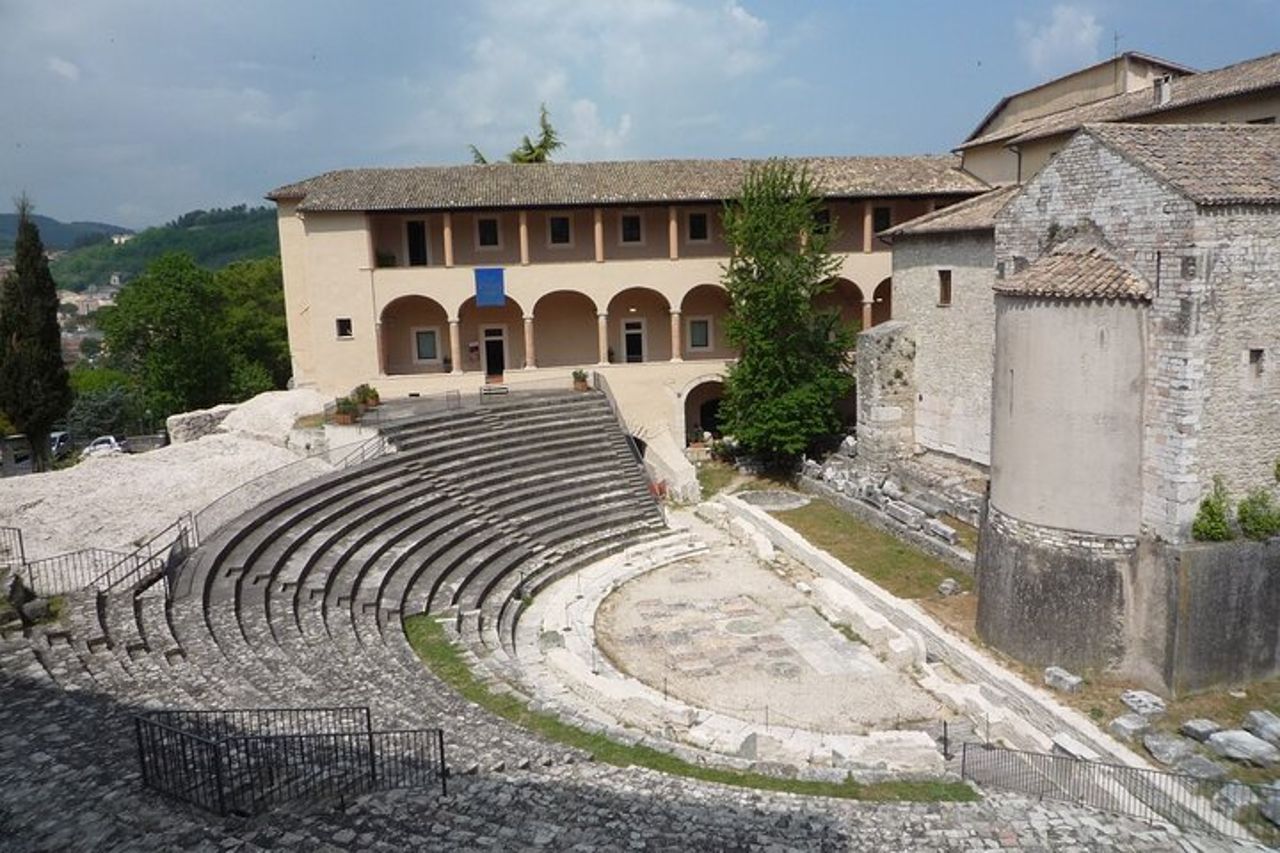 Tour privato a piedi di Spoleto con Guida Ufficiale — 4
