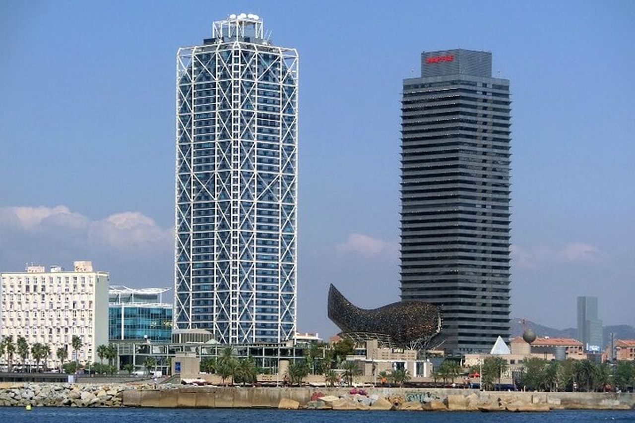 Barcellona Skyline Vela — 9