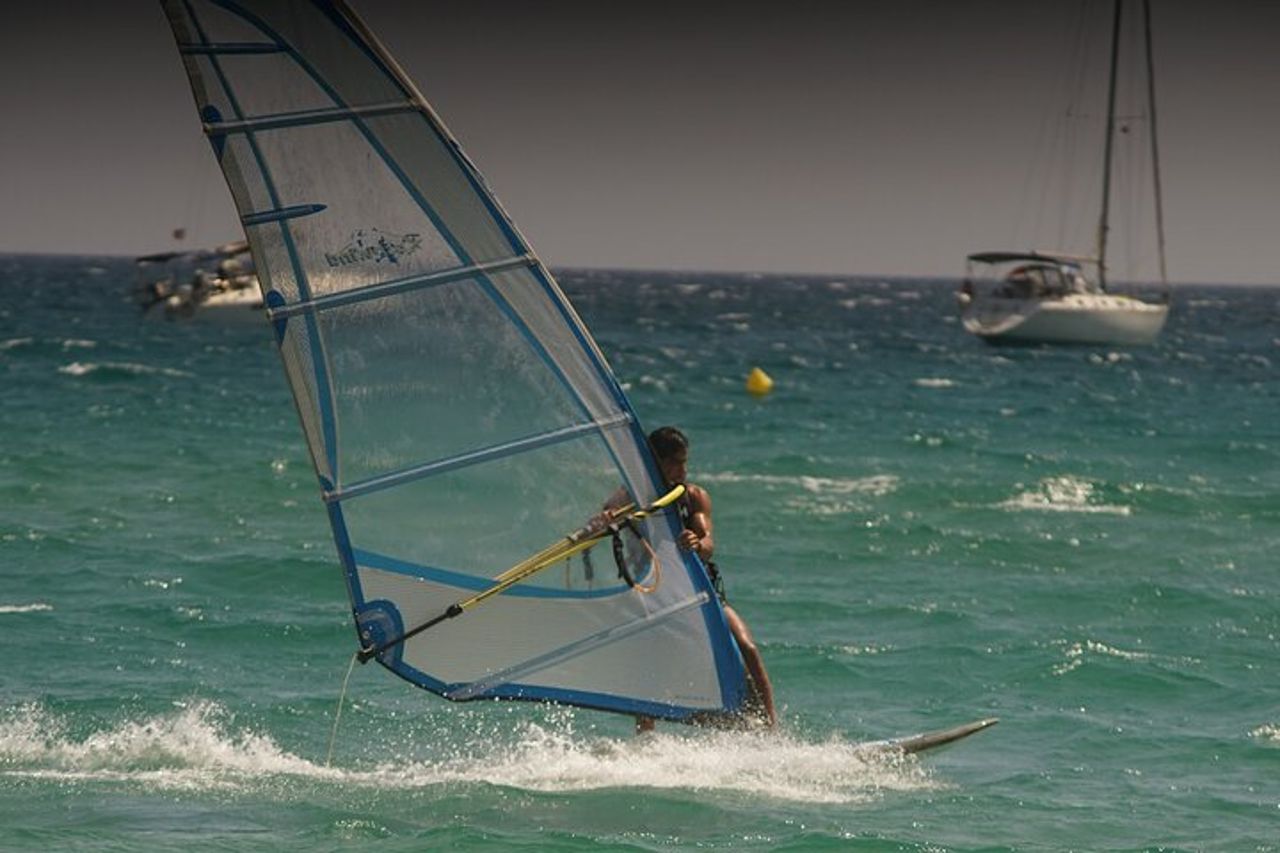 Costa Brava: Sessione di Windsurf di 2 ore — 8