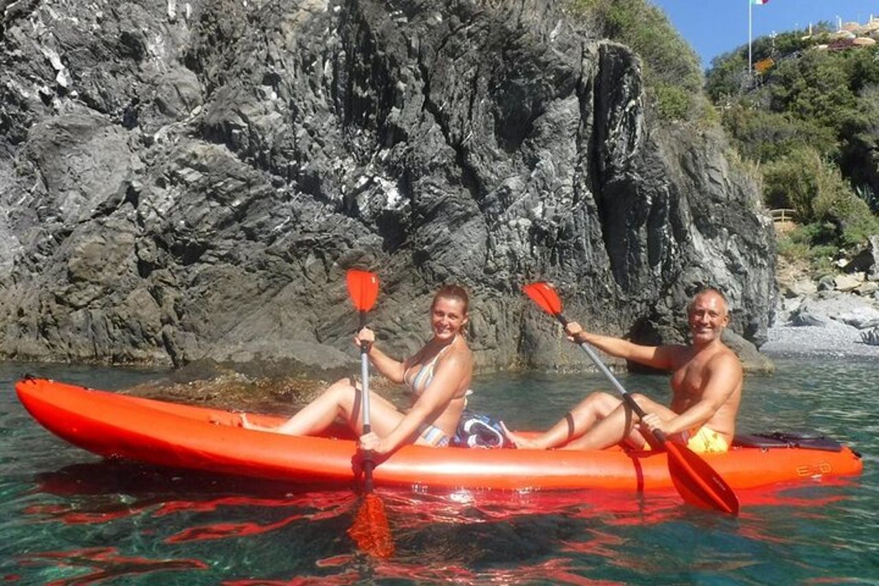 Esperienza in Kayak con CarnassaTour alle Cinque Terre + Snorkeling — 8