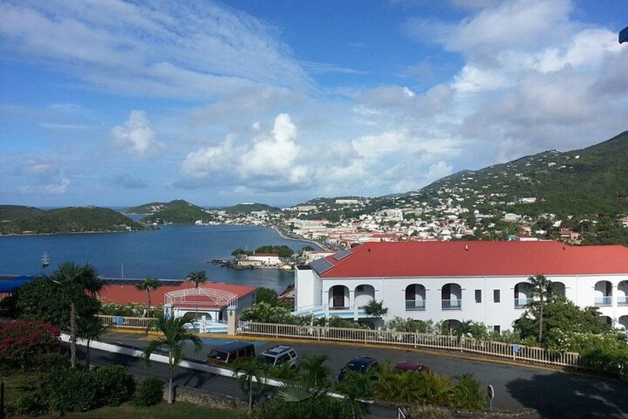 Paradise Taxi & Tours USVI Airport Trasporti Hampton by Hilton — 6