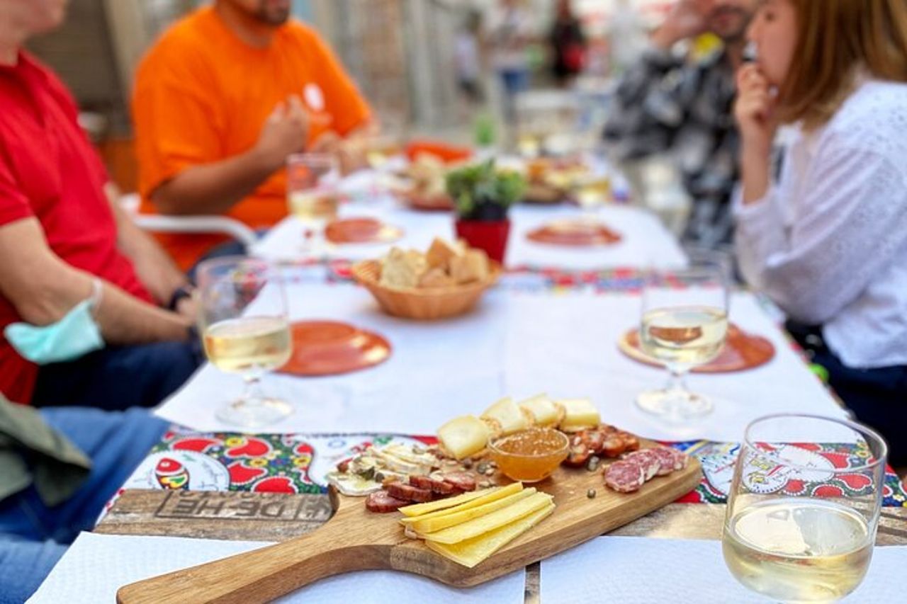 Degustazione di vini con tour a piedi di tapas a Porto — 8