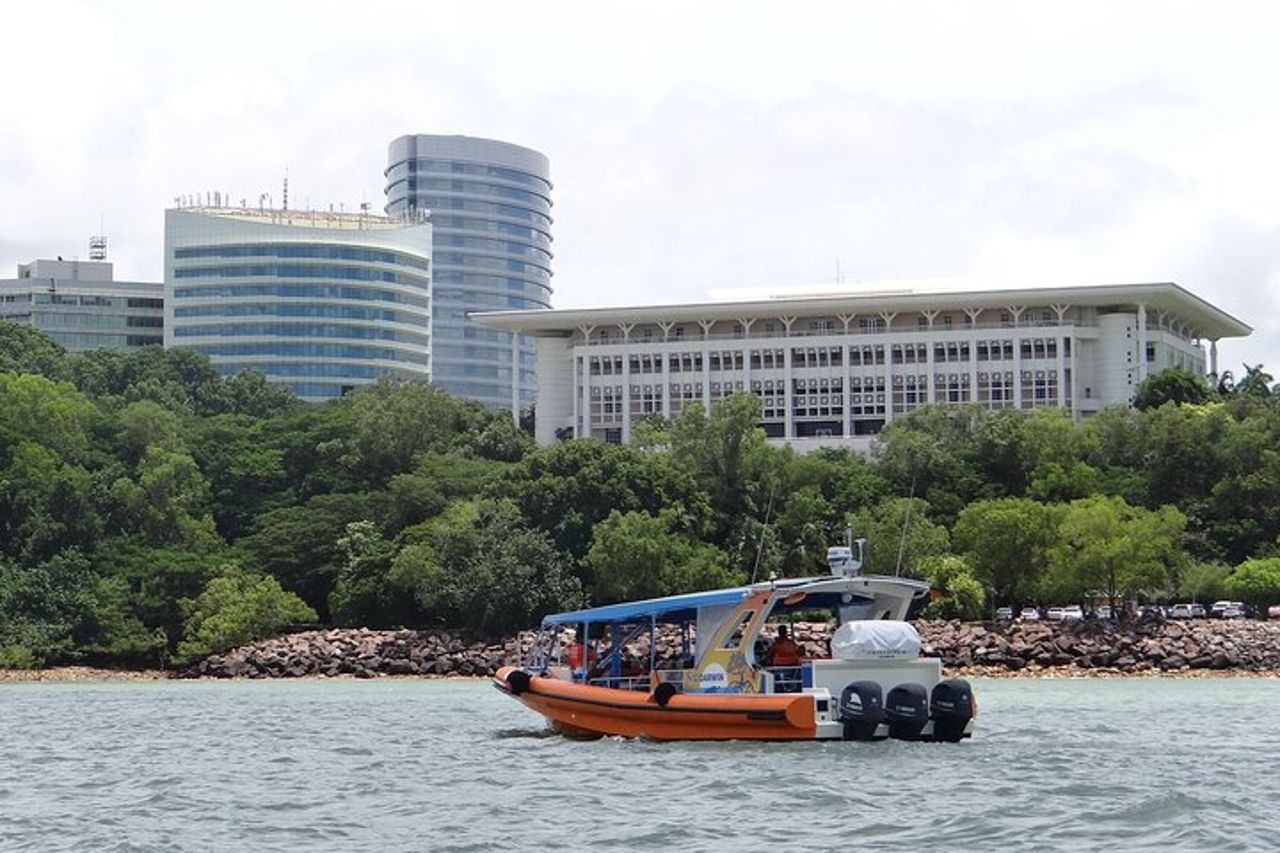 Bombardamento del Darwin World War II Tour con Harbour Cruise — 7