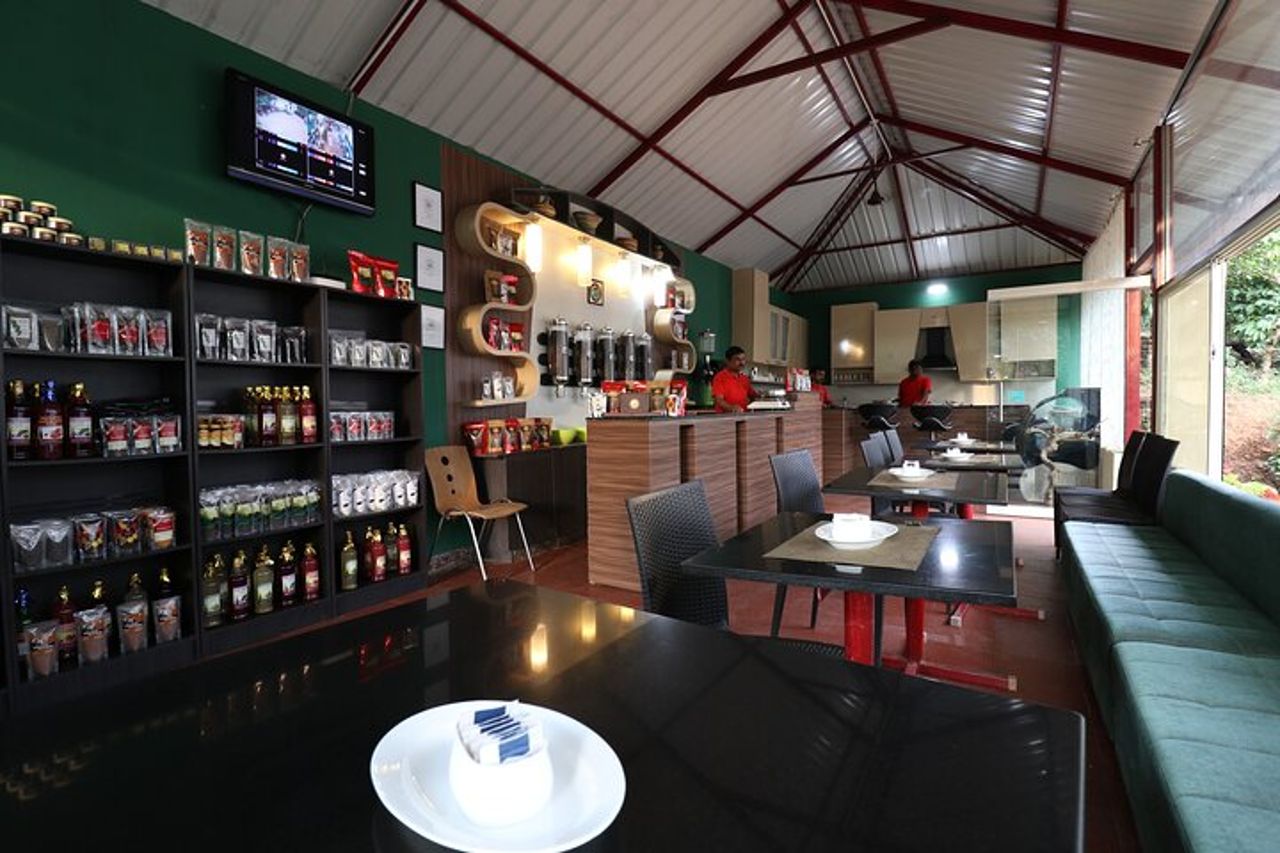 Tour della tenuta del caffè e delle spezie Mercara Gold Coorg — 3
