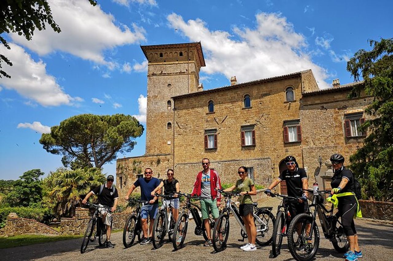 E-bike Experience Piccolo Gruppo da Orvieto a Civita con Pranzo — 4