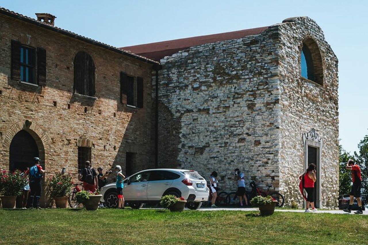 Tour nelle Marche di Raffaello Sanzio: Arte, Natura, Enogastronomia — 5