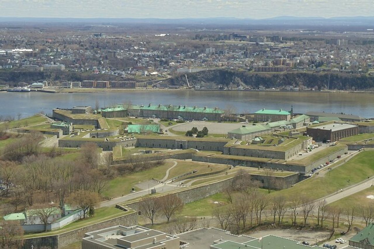 Tour a piedi autoguidato di Québec City e caccia al tesoro — 2