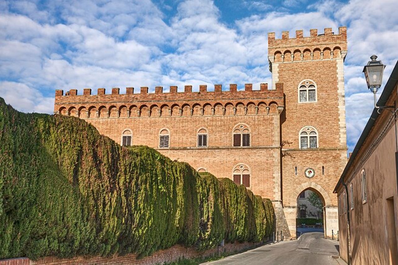 Tour privato personalizzabile di un'intera giornata a Bolgheri da Firenze