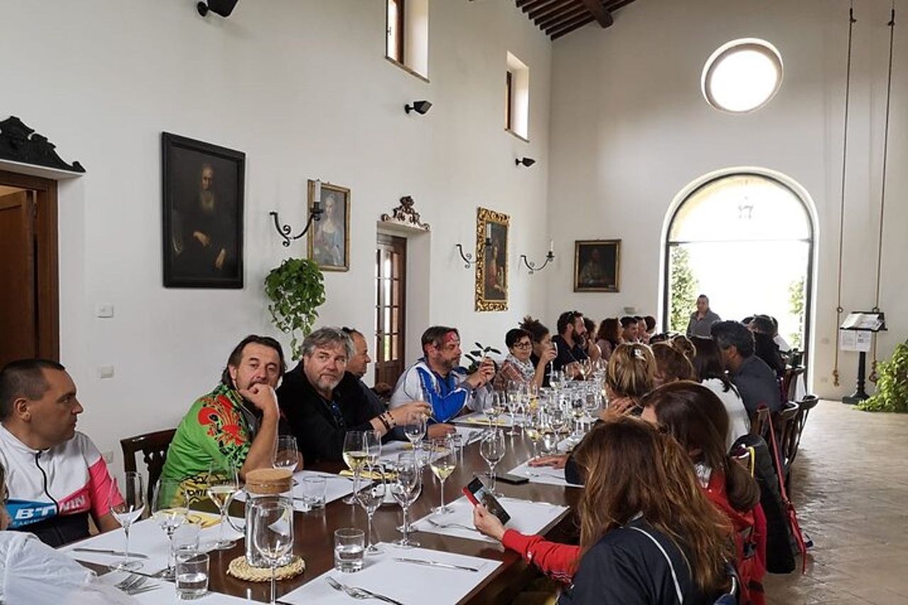 Unica EnoBike experience con degustazione in 2 eccellenti cantine — 6