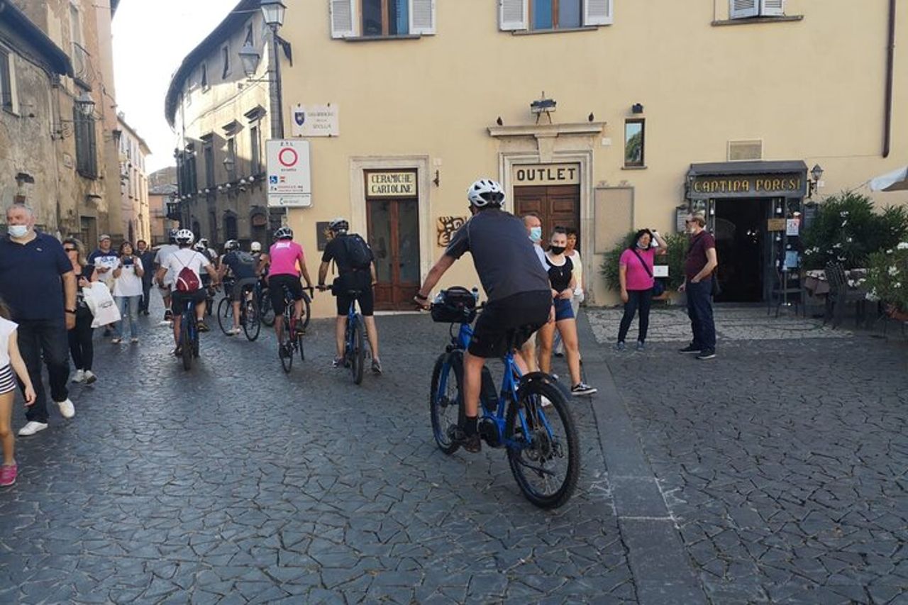 E-bike tour in Orvieto in piccolo gruppo: storia, cultura con pranzo o cena — 5