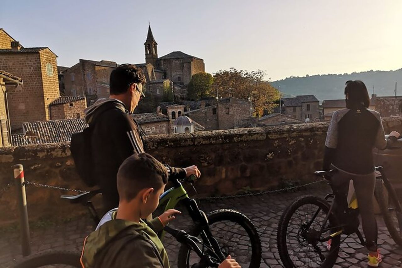 E-bike tour in Orvieto in piccolo gruppo: storia, cultura con pranzo o cena — 7