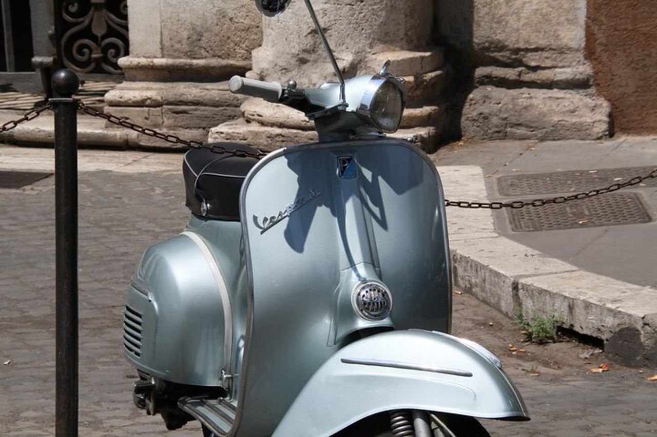Vespa Tour con autista Rome By Night 3 ore — 6