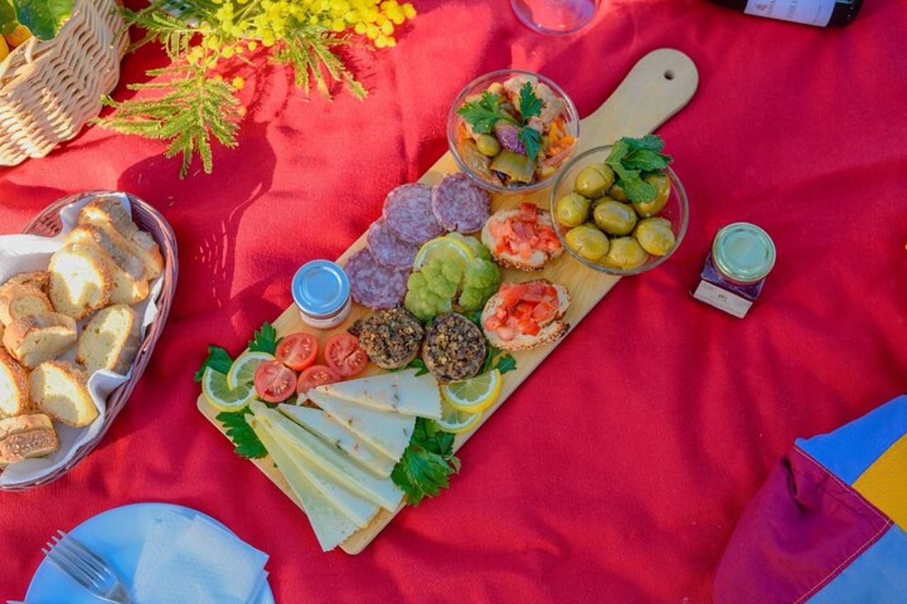 Picnic sul prato - giardino aromatico e cantina — 2