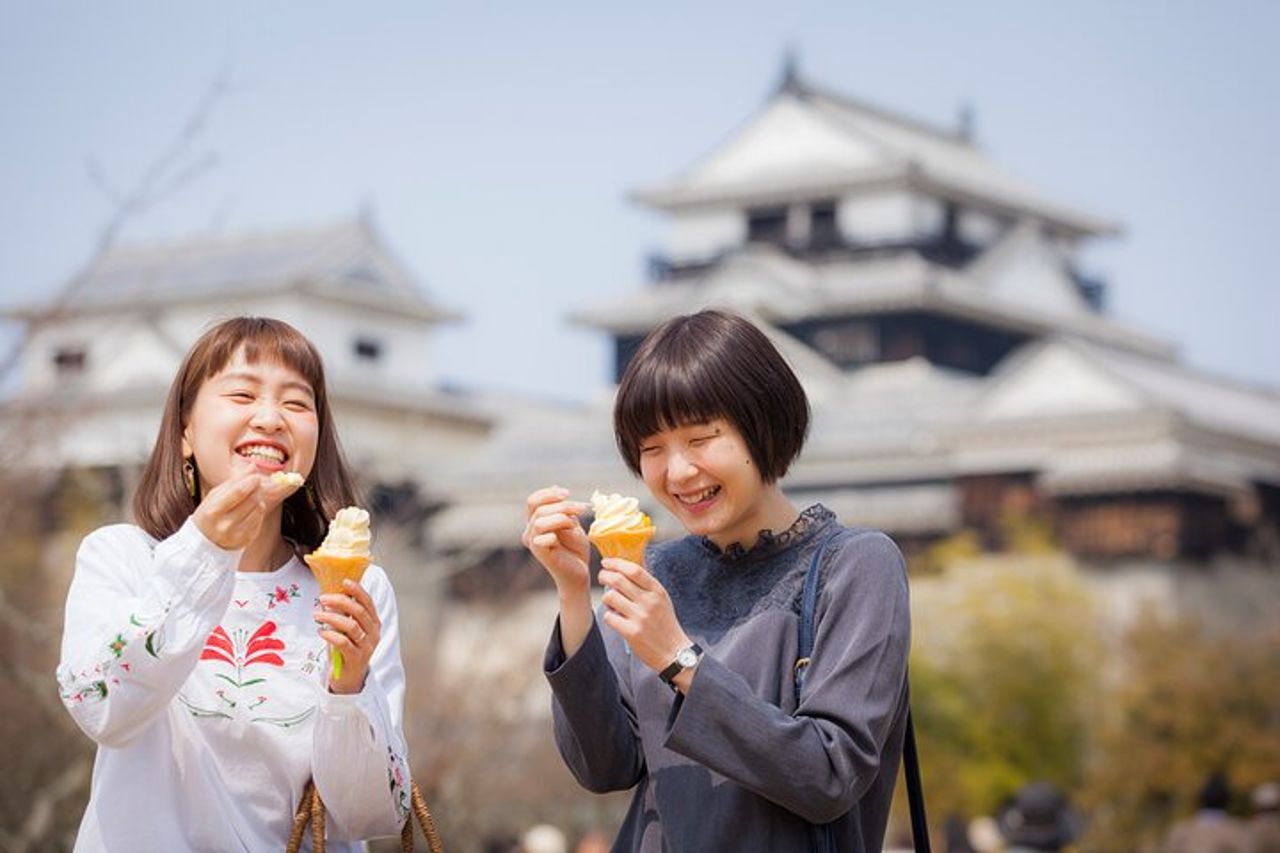 [Passeggiata in città] Passeggia per il castello di Matsuyama e goditi lo shopping locale — 6