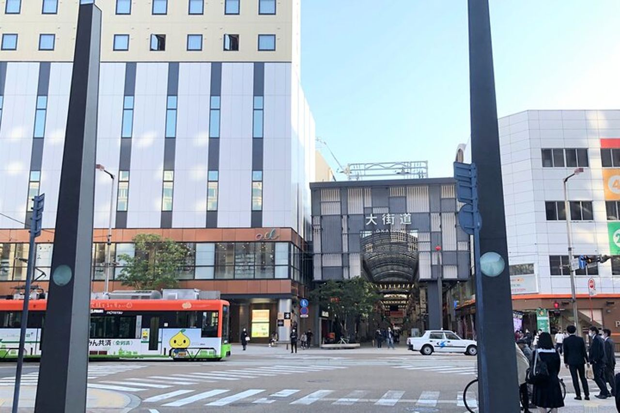 [Passeggiata in città] Passeggia per il castello di Matsuyama e goditi lo shopping locale — 9