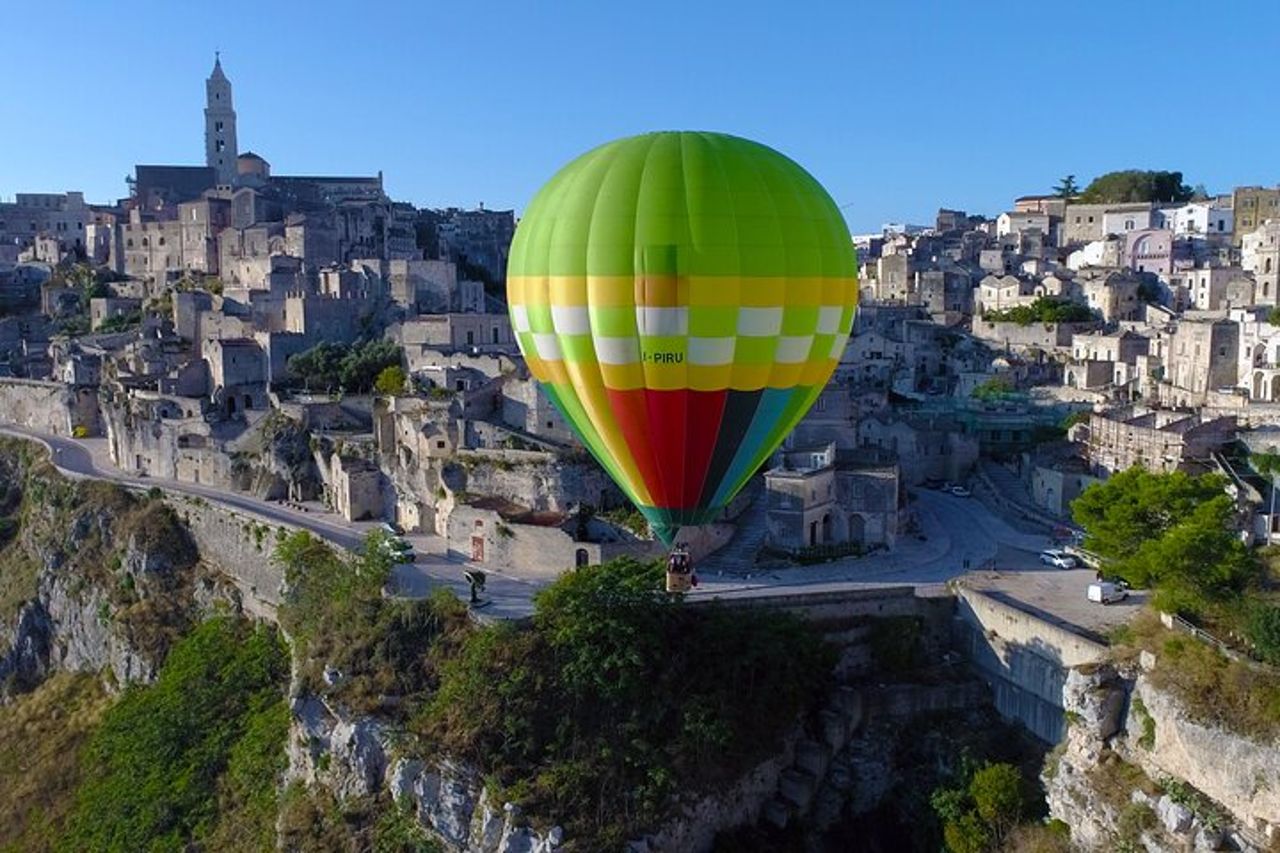 Volo in Mongolfiera Matera per Piccoli Gruppi — 2