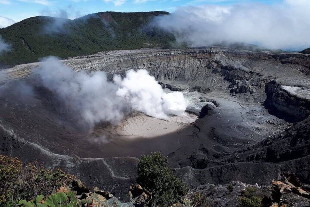 Tour privato del vulcano Poas e dei giardini delle cascate di La Paz — 9