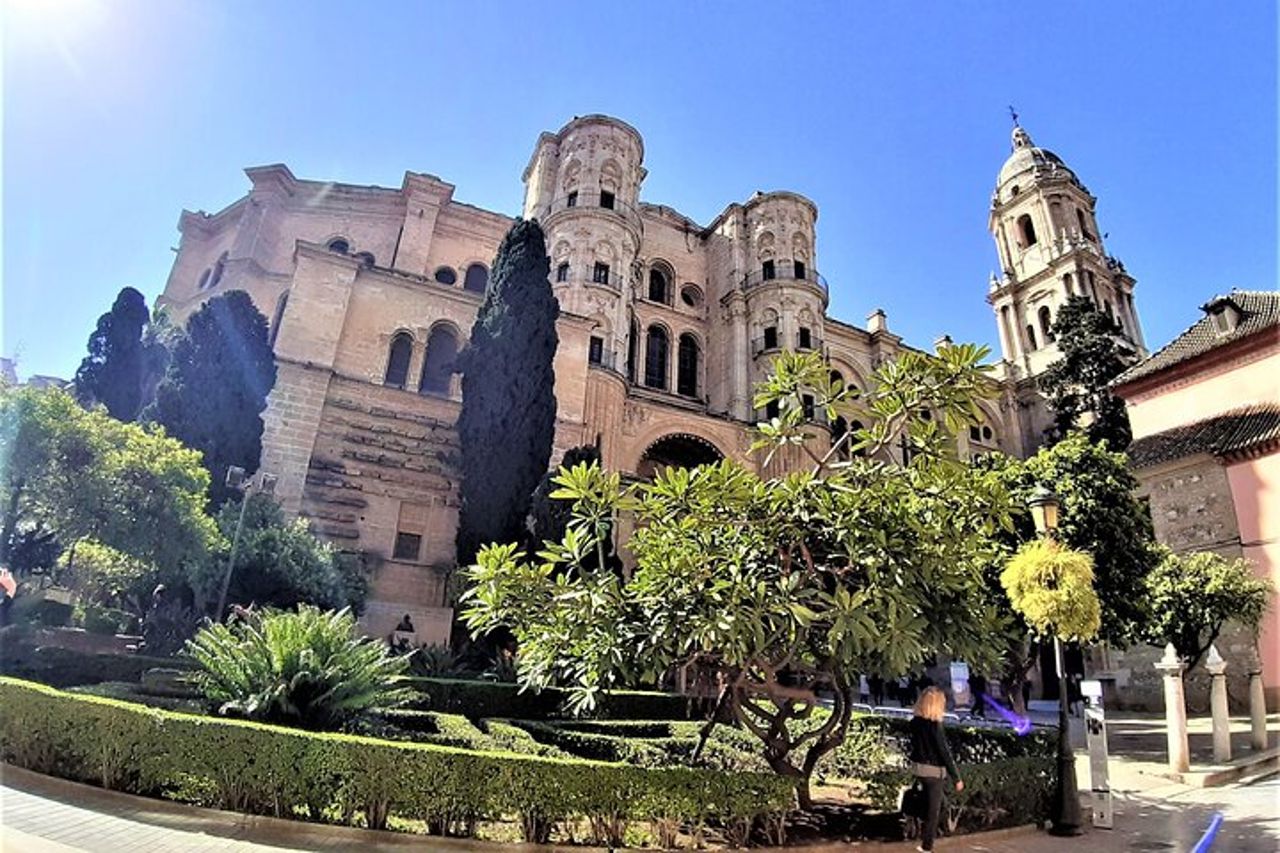 Tour privato di un giorno a Malaga con hotel o ritiro a terra da Marbella — 5