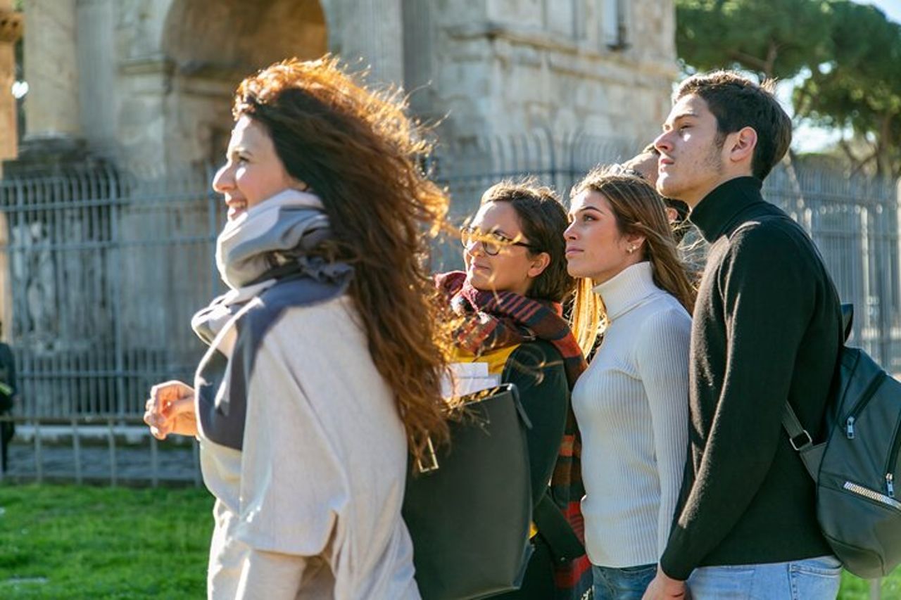 Tour del Colosseo, Foro e Roma Antica con Guida Privata — 6
