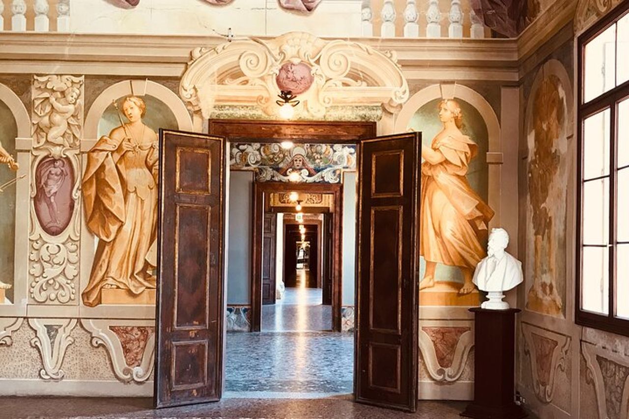 Tour di un giorno da Padova: ville venete, cittadine medievali e produzione di Grana Padano — 4