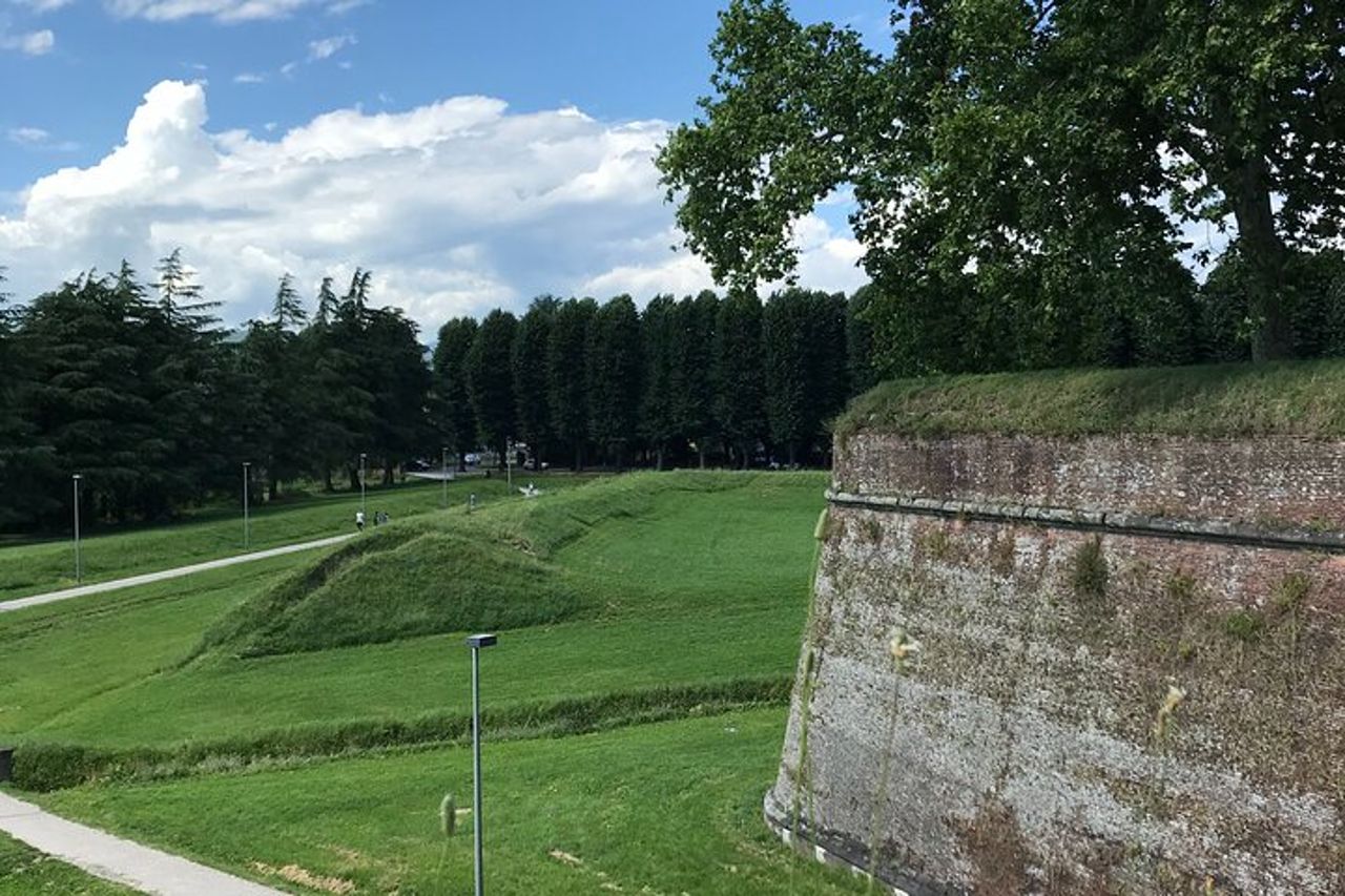 Passeggiata sopra e dentro le mura di Lucca — 9