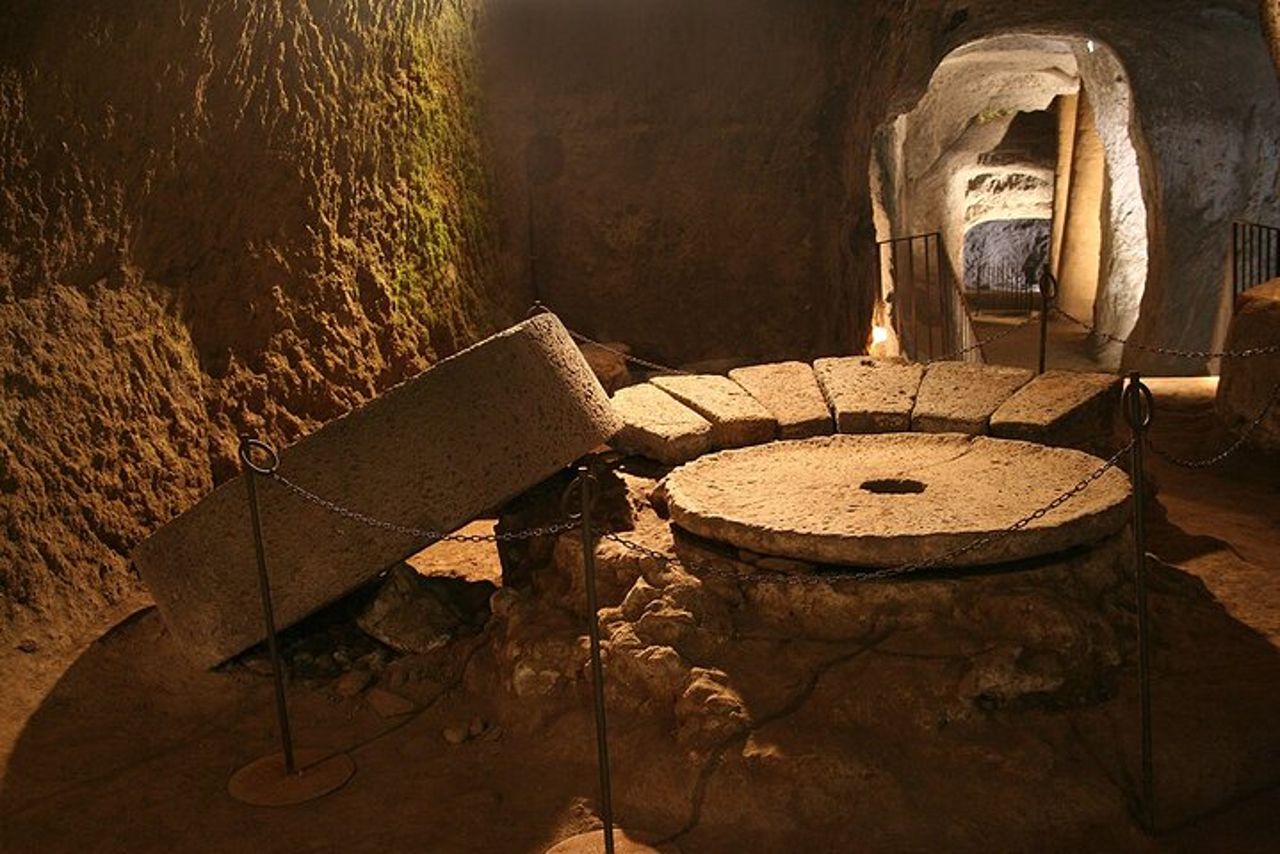 Aperitivo di fronte al Duomo e Tour di Orvieto Underground — 4