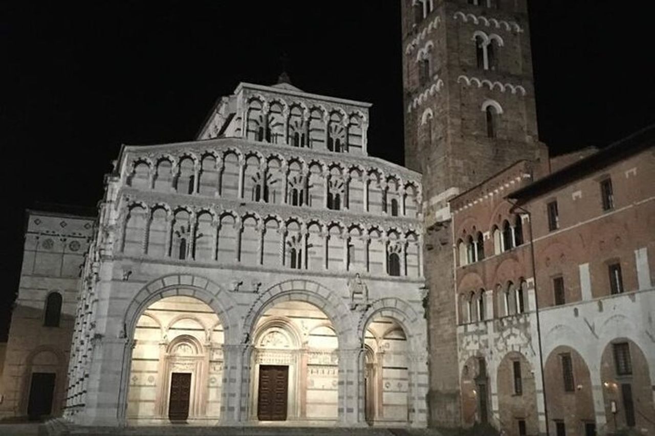 Il fascino di Lucca di notte — 2