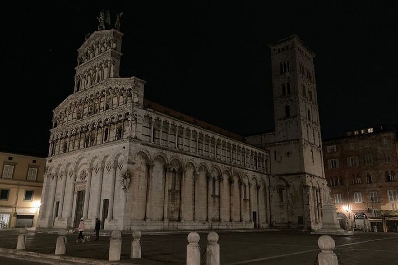 Il fascino di Lucca di notte — 3
