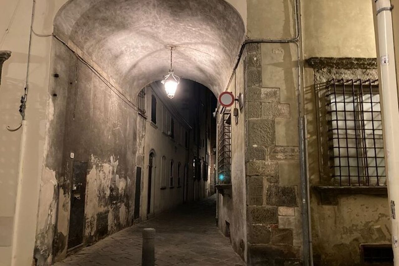 Il fascino di Lucca di notte — 4