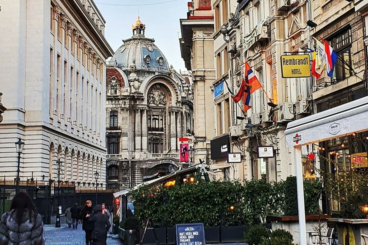 Pranzo tradizionale e tour privato della città vecchia con una guida locale — 2