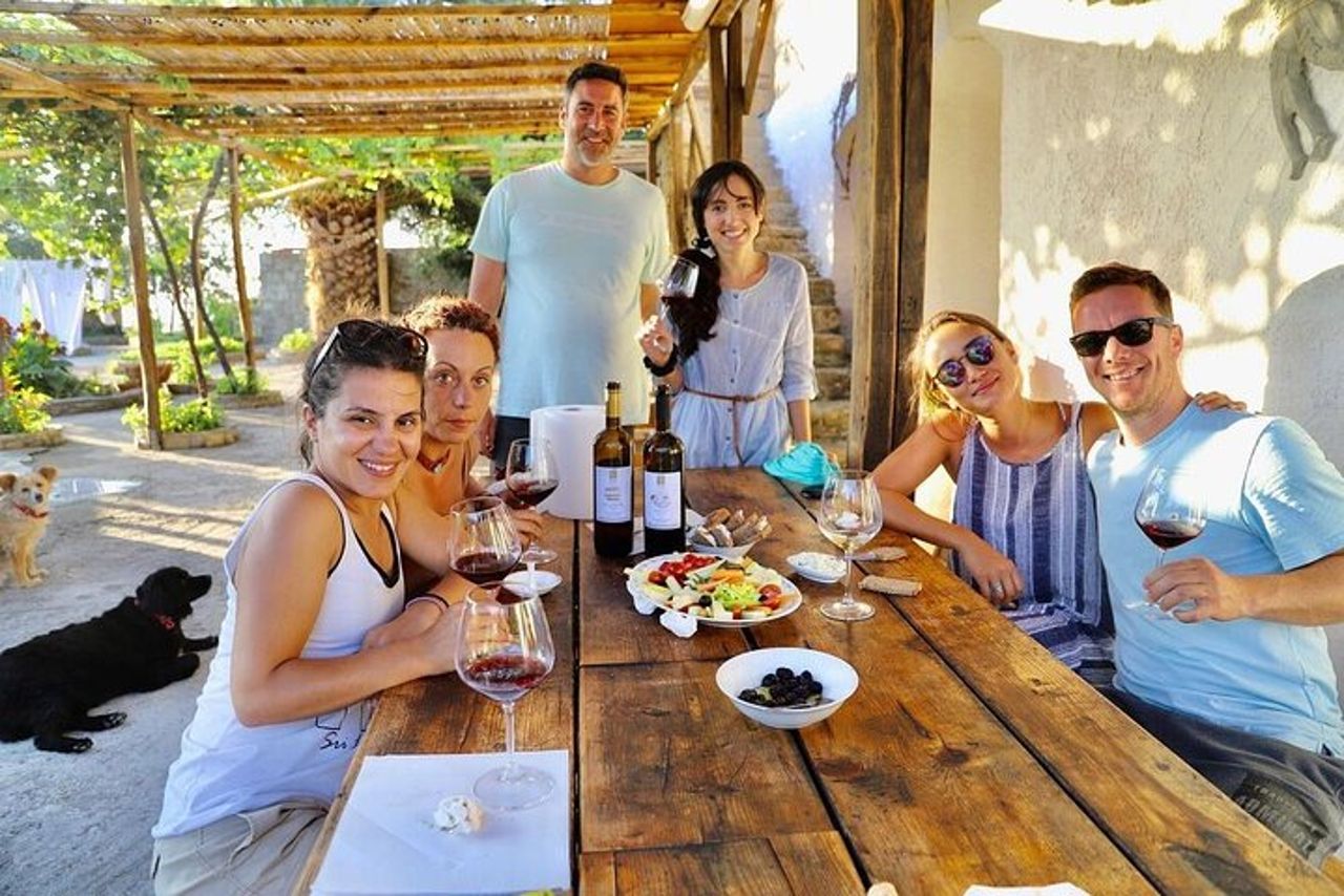 Visita della cantina e degustazione di vini presso la cantina Karimalis a Ikaria — 2