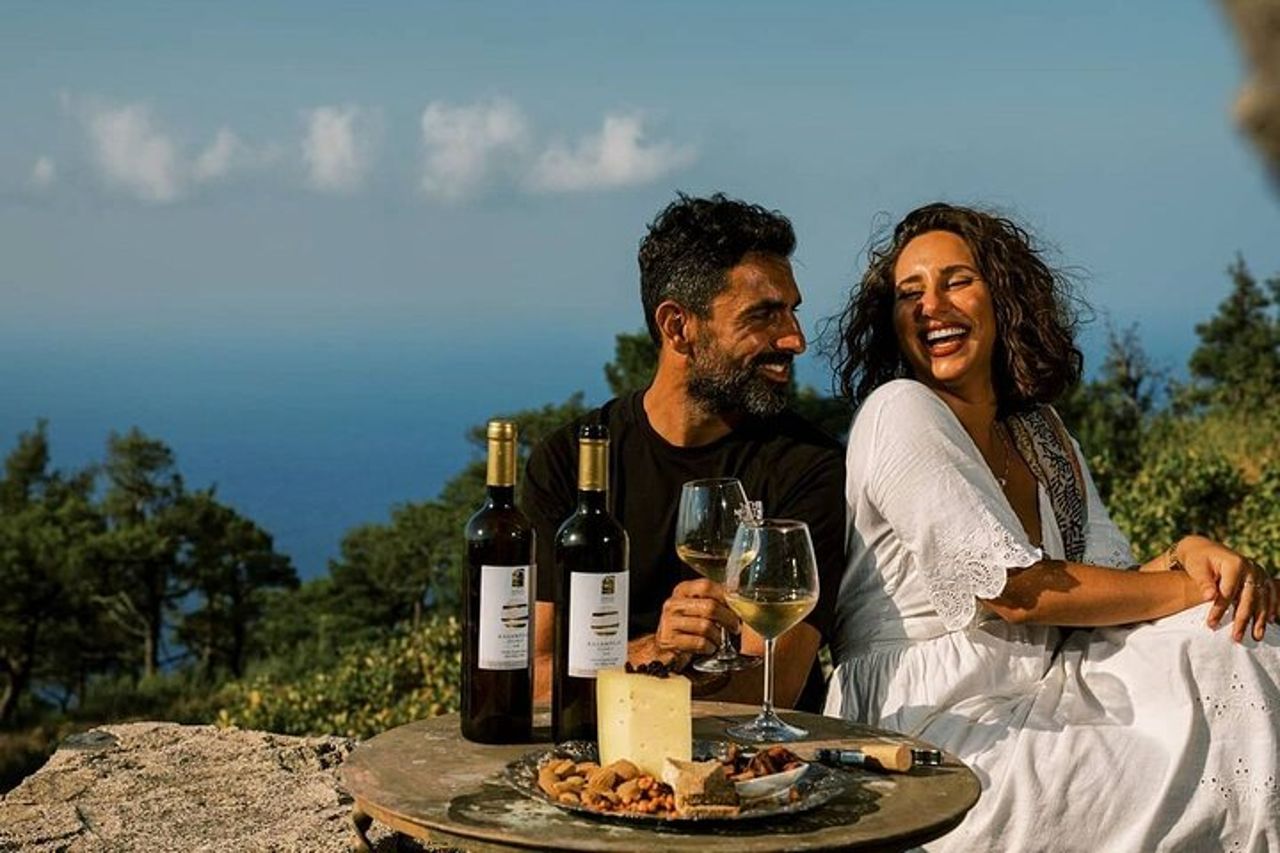 Visita della cantina e degustazione di vini presso la cantina Karimalis a Ikaria — 3