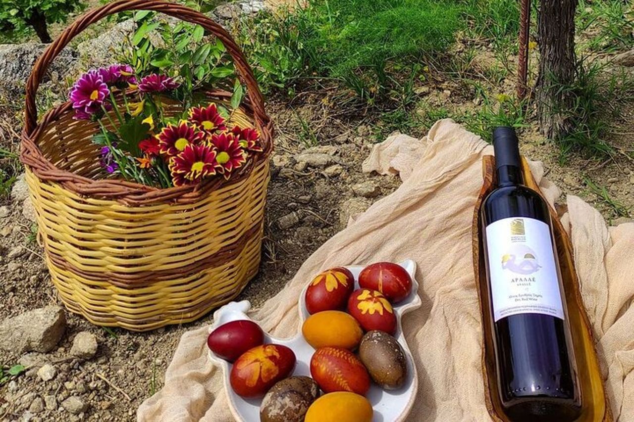 Visita della cantina e degustazione di vini presso la cantina Karimalis a Ikaria — 9