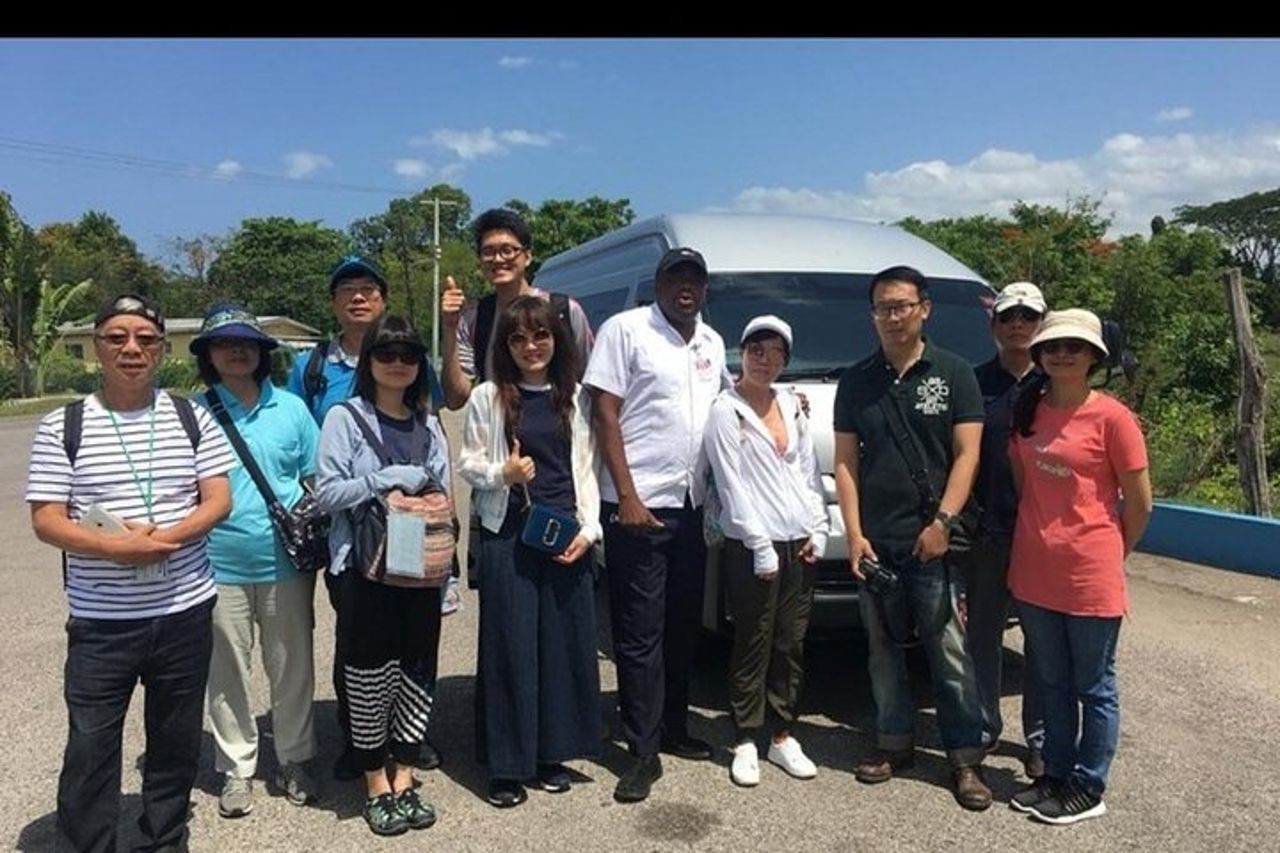 Trasferimento di andata e ritorno in aeroporto al Royalton Blue Waters & White Sands Hotel — 5