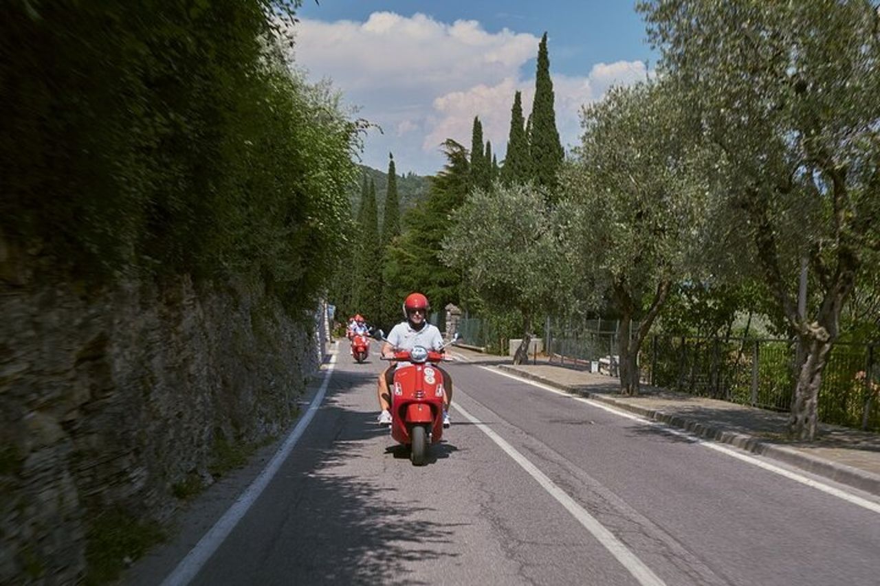 Tour di un'intera giornata in scooter senza guida da Peschiera del Garda — 7