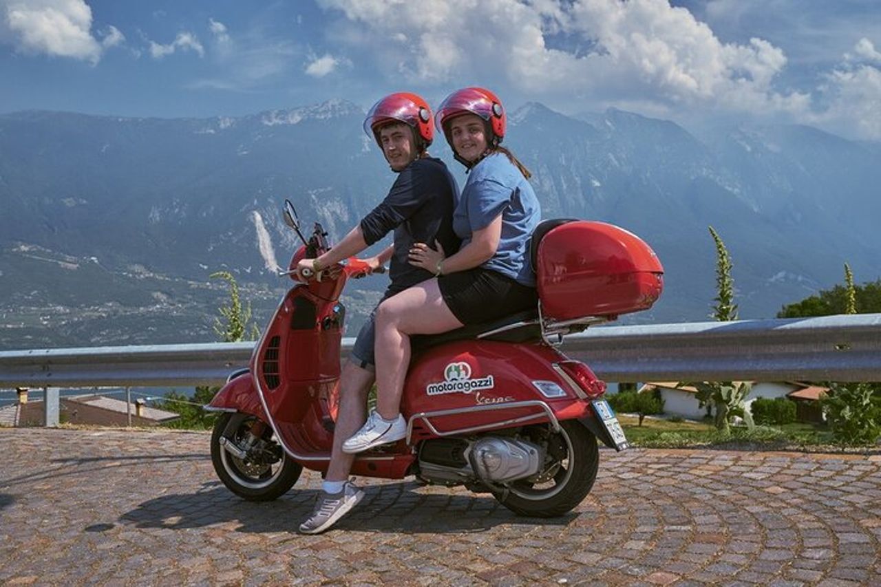 Tour di un'intera giornata in scooter senza guida da Peschiera del Garda — 9