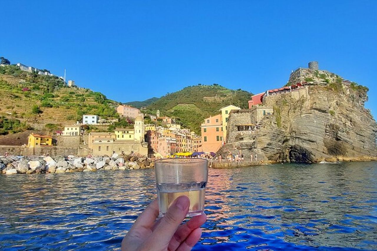 Tour privato in barca al tramonto delle Cinque Terre con tradizionale gozzo ligure — 6