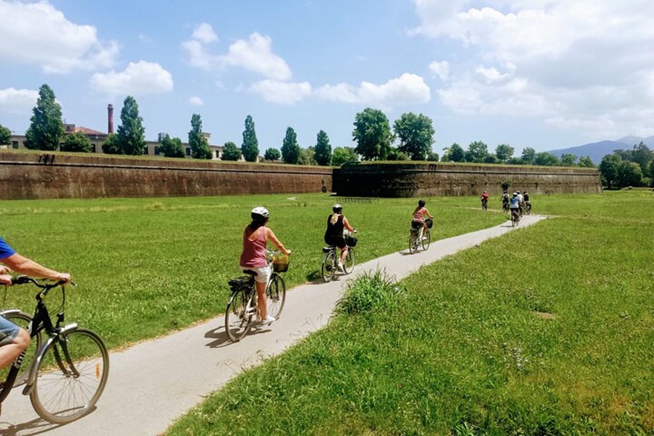 Tour in bici autoguidato da Lucca a Pisa — 2
