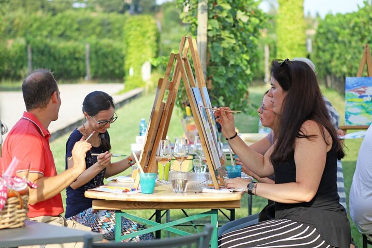 Sessione di pittura e degustazione in vigneto a Lazise — 3