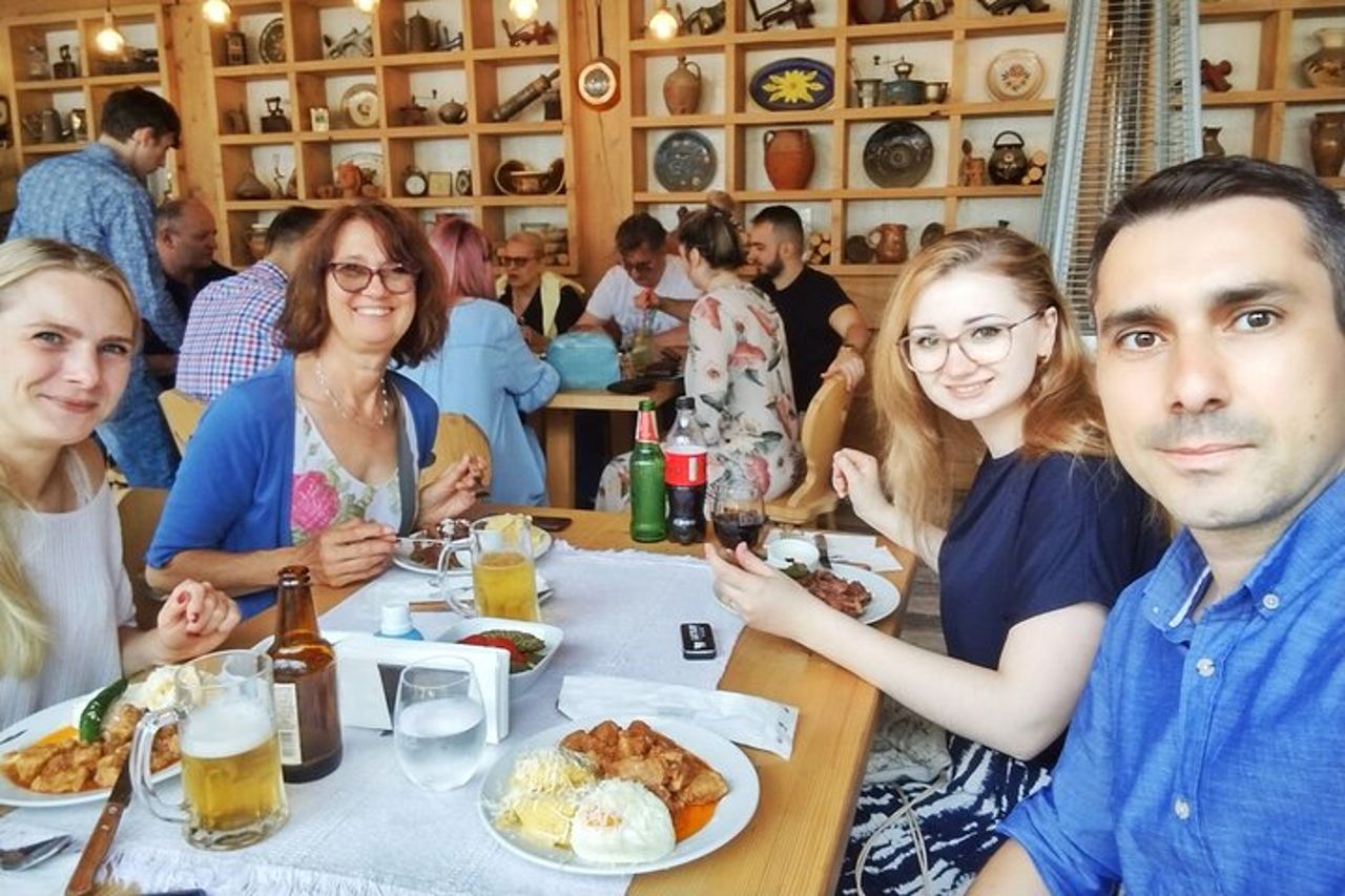 Pranzo tradizionale e tour privato della città vecchia con una guida locale — 7