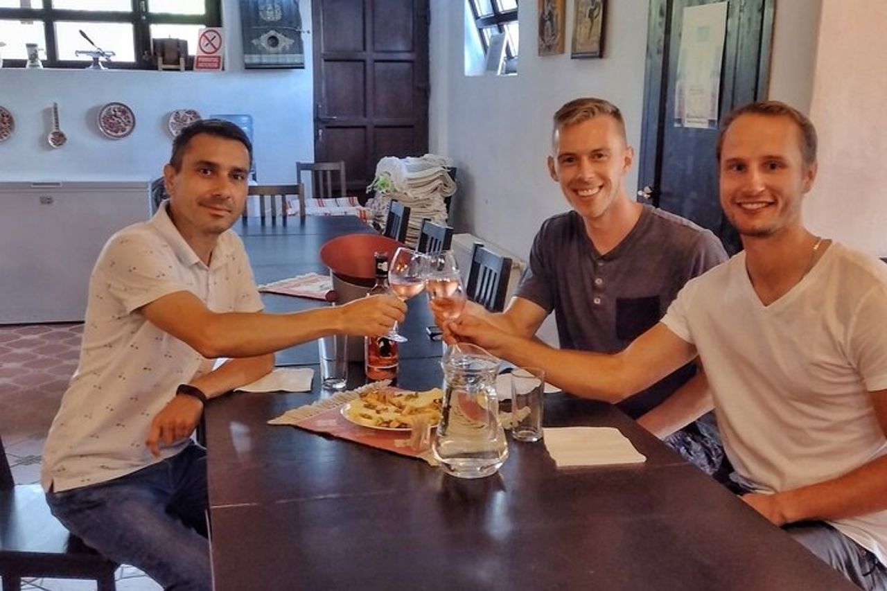 Pranzo tradizionale e tour privato della città vecchia con una guida locale — 4