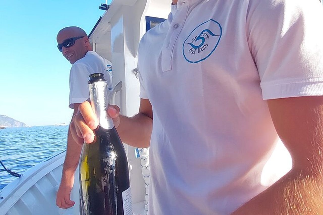 Tour privato in barca al tramonto delle Cinque Terre con tradizionale gozzo ligure — 5