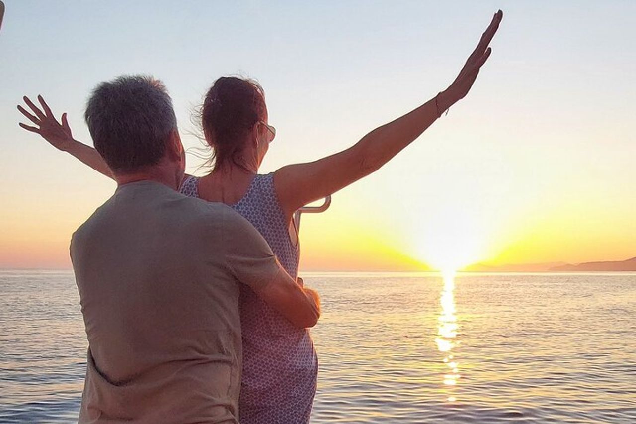 Tour privato in barca al tramonto delle Cinque Terre con tradizionale gozzo ligure — 2