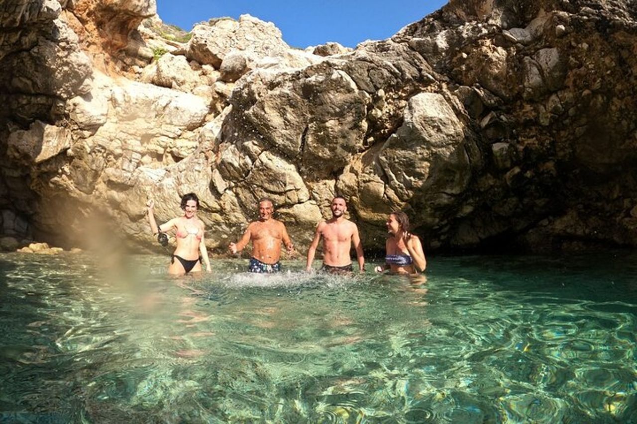 Tour in barca isole Egadi: Favignana e Levanzo con Pranzo — 4