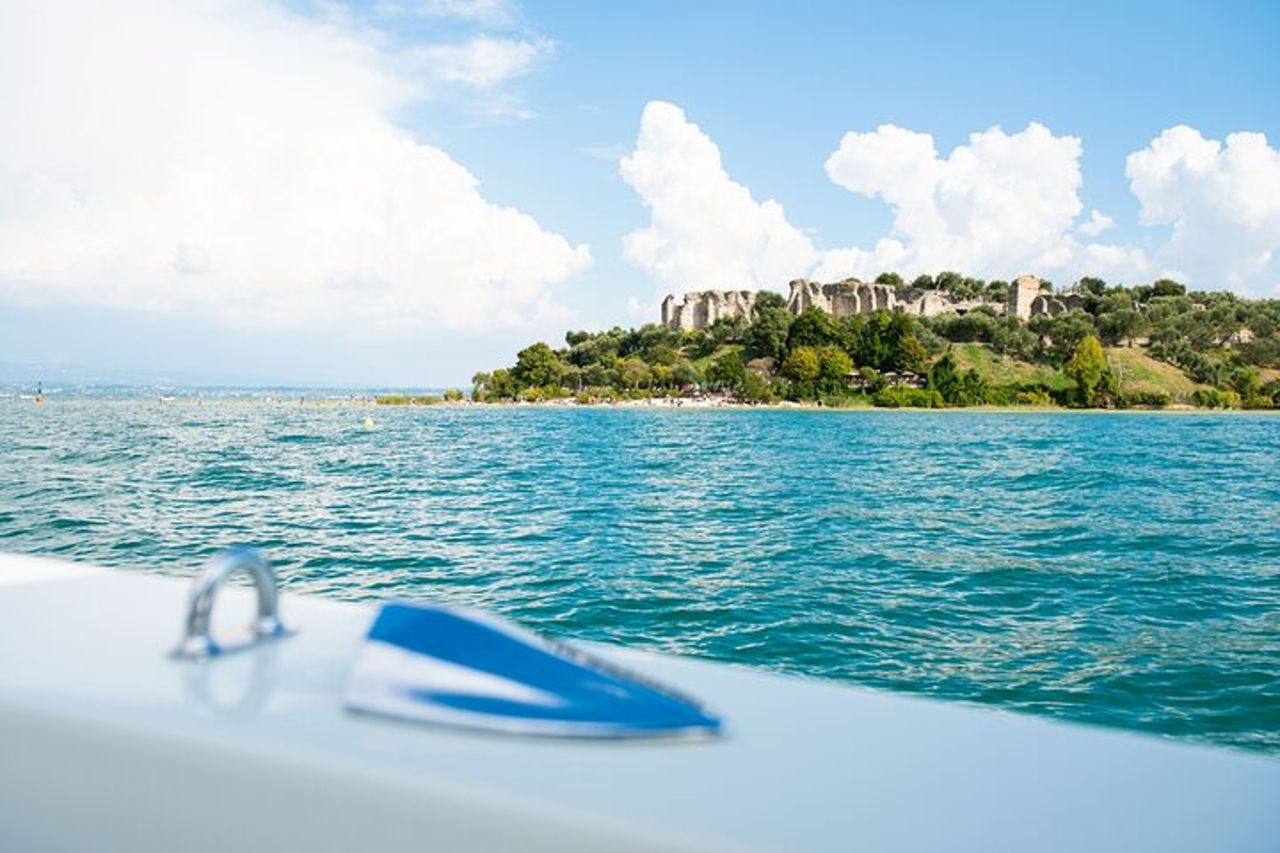 Tour in Barca delle Isole del Lago di Garda con Aperitivo — 4