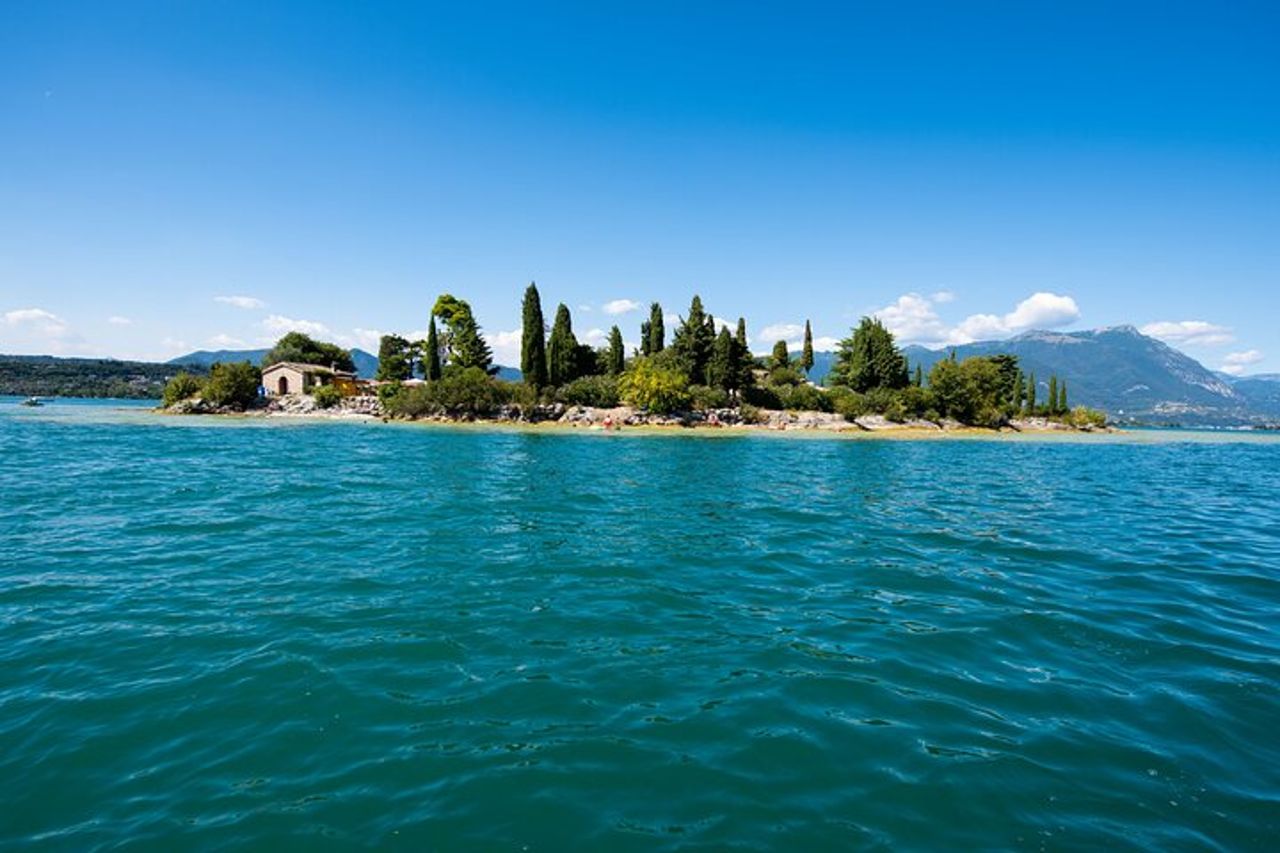 Tour in Barca delle Isole del Lago di Garda con Aperitivo — 6